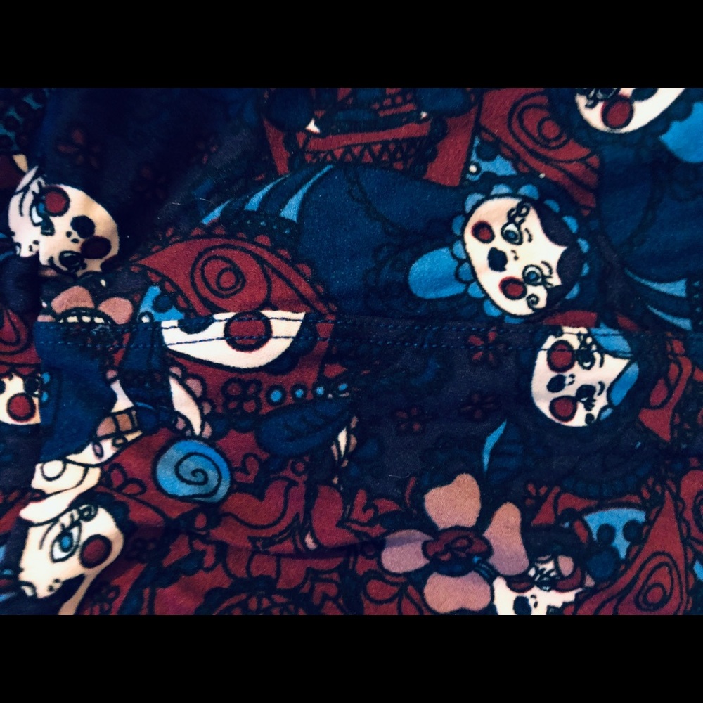 Lularoe Russian doll leggings os